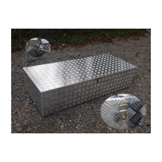 Aluminum box with closed cover