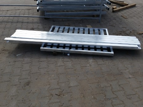Hot zinc dipping wicket and tubes