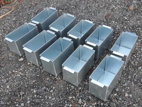 Boxes made of galvanized steel with handles